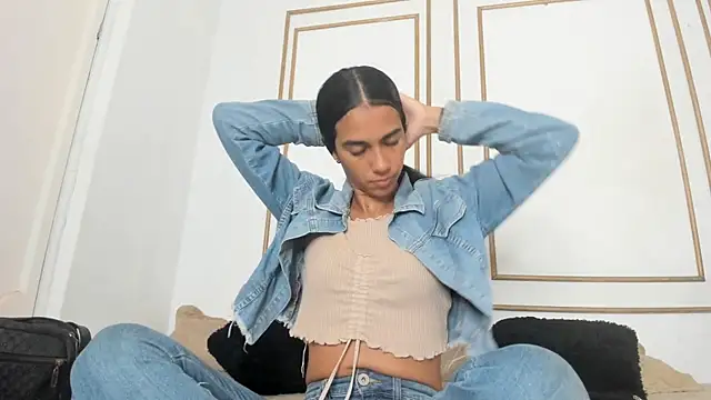 emily gaviria1 online show from 05/28/26, 12:13