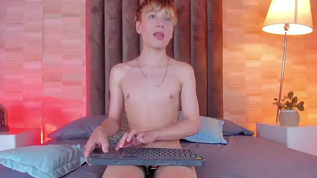 Snapshot of Isaac_Grey chatting on 03/18/26, 07:39 Isaac Grey online show from 03/18/26, 07:39