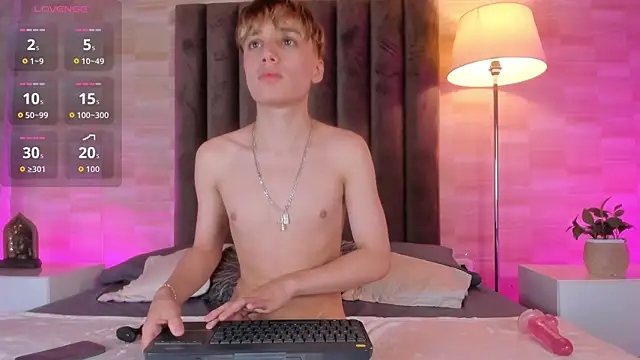 Snapshot of Isaac_Grey chatting on 04/10/26, 07:18 Isaac Grey online show from 04/10/26, 07:18