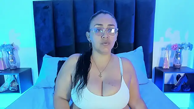 Snapshot of scarlet__ray_ chatting on 04/24/26, 11:23 scarlet ray online show from 04/24/26, 11:23