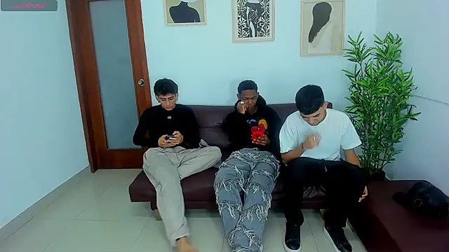 Snapshot of nobodyknows01 chatting on 02/25/26, 12:37 nobodyknows01 online show from 02/25/26, 12:37