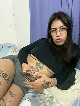Snapshot of DimeAria chatting on 05/15/26, 05:03 DimeAria online show from 05/15/26, 05:03