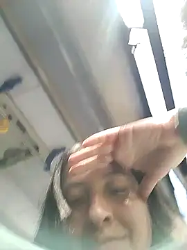 Snapshot of MaskedLatinaX chatting on 04/01/26, 03:42 MaskedLatinaX online show from 04/01/26, 03:42