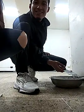 Snapshot of MaskedLatinaX chatting on 04/09/26, 04:45 MaskedLatinaX online show from 04/09/26, 04:45