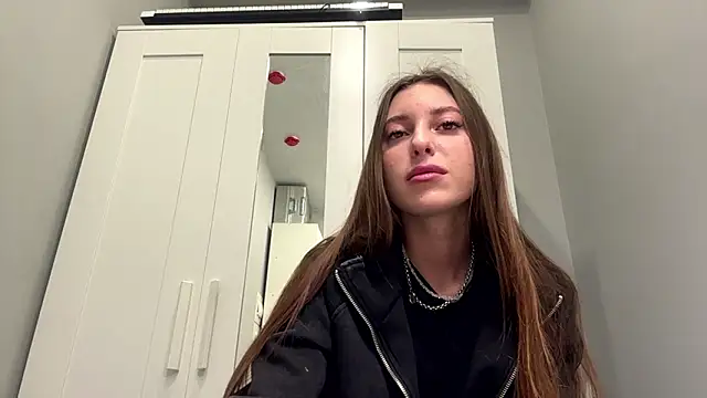 Snapshot of selena_favn chatting on 03/06/26, 02:19 selena favn online show from 03/06/26, 02:19