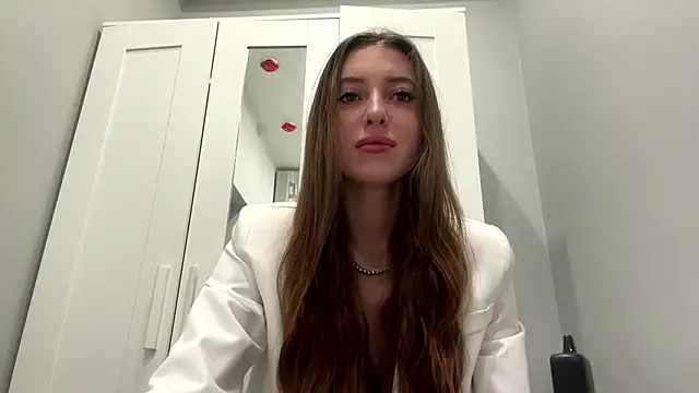 Snapshot of selena_favn chatting on 03/19/26, 01:09 selena favn online show from 03/19/26, 01:09