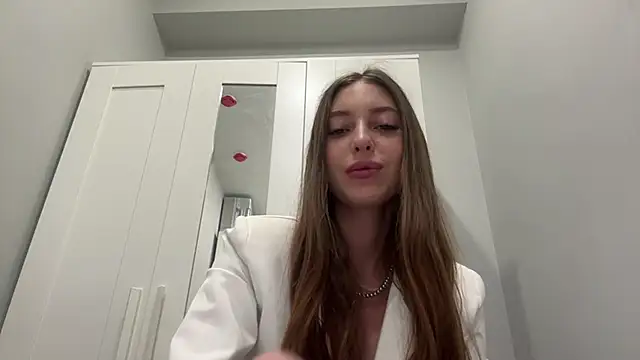 Snapshot of selena_favn chatting on 03/23/26, 04:16 selena favn online show from 03/23/26, 04:16