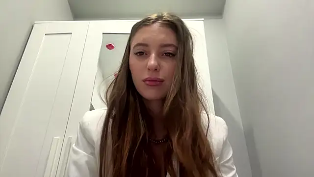 Snapshot of selena_favn chatting on 03/24/26, 01:10 selena favn online show from 03/24/26, 01:10