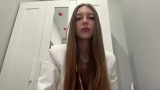 Snapshot of selena_favn chatting on 03/31/26, 01:18 selena favn online show from 03/31/26, 01:18