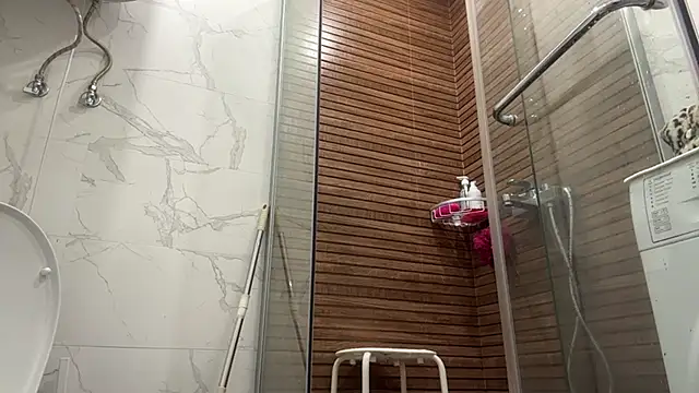 Snapshot of selena_favn chatting on 04/01/26, 01:39 selena favn online show from 04/01/26, 01:39