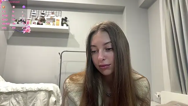 Snapshot of selena_favn chatting on 06/16/26, 02:25 selena favn online show from 06/16/26, 02:25