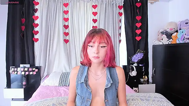 Snapshot of dafnne__hall chatting on 04/07/26, 07:47 dafnne hall online show from 04/07/26, 07:47