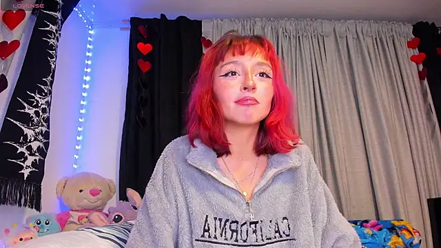 Snapshot of dafnne__hall chatting on 05/03/26, 01:44 dafnne hall online show from 05/03/26, 01:44