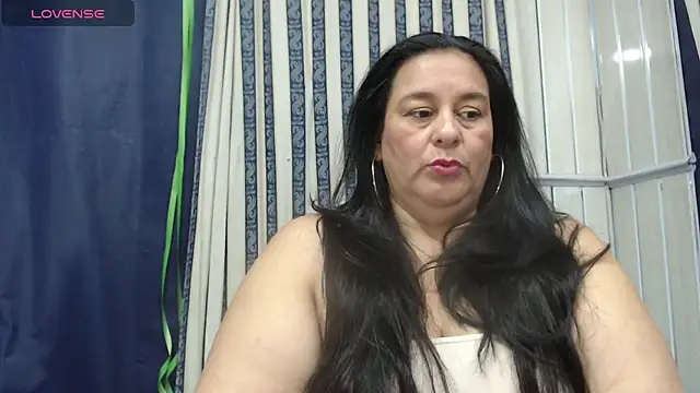 Snapshot of Sharlot_curvy chatting on 06/15/26, 04:09 Sharlot curvy online show from 06/15/26, 04:09