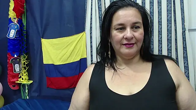 Snapshot of Sharlot_curvy chatting on 06/21/26, 11:40 Sharlot curvy online show from 06/21/26, 11:40