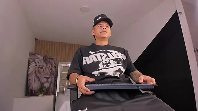 DylanRoyce  online show from 04/25/26, 01:25