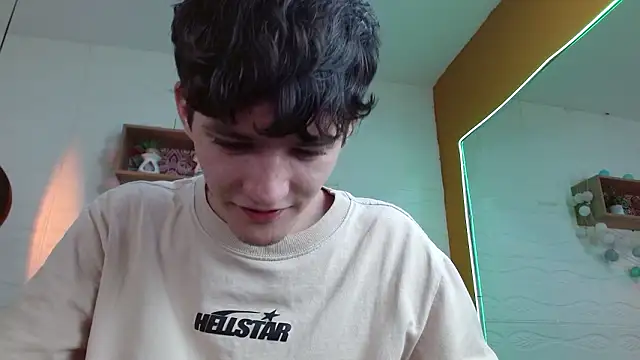 Snapshot of trevor_mob chatting on 02/25/26, 08:51 trevor mob online show from 02/25/26, 08:51