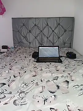 Snapshot of safiya__emira chatting on 05/20/26, 02:23 safiya emira online show from 05/20/26, 02:23