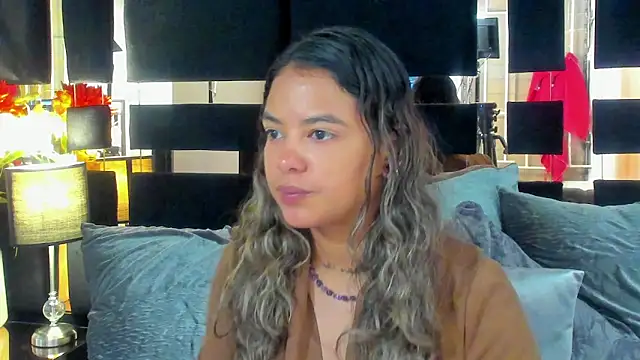 dulce lyraa1 online show from 02/25/26, 07:29