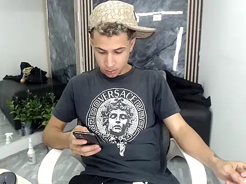 Snapshot of Hollmanhot chatting on 04/08/26, 02:11 Hollmanhot online show from 04/08/26, 02:11