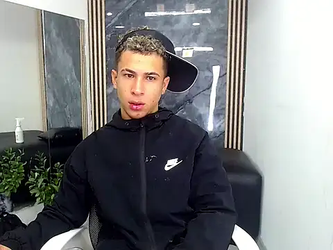 Snapshot of Hollmanhot chatting on 04/15/26, 02:07 Hollmanhot online show from 04/15/26, 02:07