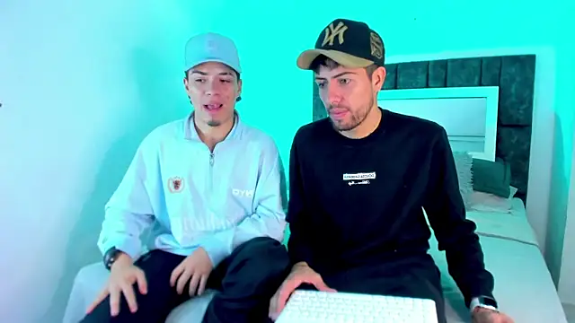 Snapshot of alex_and_christhoper chatting on 03/10/26, 11:10 alex and christhoper online show from 03/10/26, 11:10