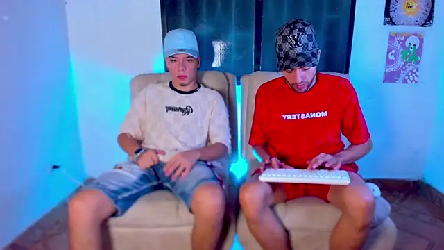 Snapshot of alex_and_christhoper chatting on 03/25/26, 04:40 alex and christhoper online show from 03/25/26, 04:40