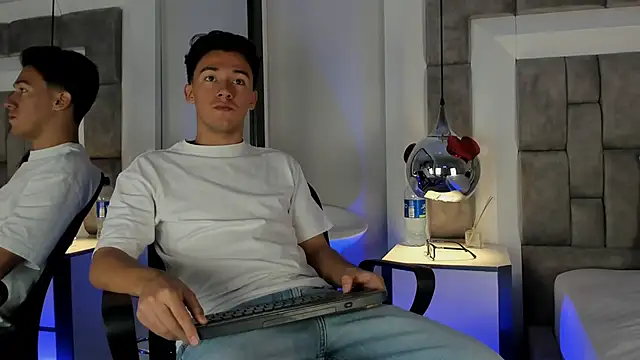 Austin Reedss online show from 03/04/26, 12:11