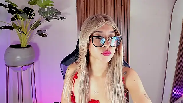 Snapshot of Lady__scarlett chatting on 04/08/26, 11:54 Lady scarlett online show from 04/08/26, 11:54