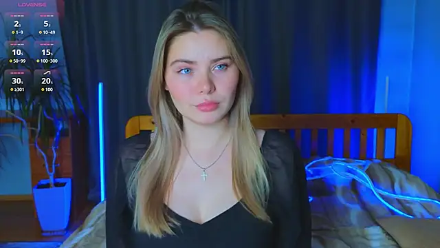 Snapshot of hornycharisma chatting on 04/13/26, 02:44 hornycharisma online show from 04/13/26, 02:44