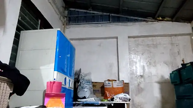 Snapshot of EllieCoconut001 chatting on 04/06/26, 10:27 EllieCoconut001 online show from 04/06/26, 10:27