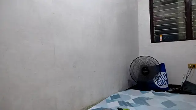 Snapshot of EllieCoconut001 chatting on 04/10/26, 10:20 EllieCoconut001 online show from 04/10/26, 10:20