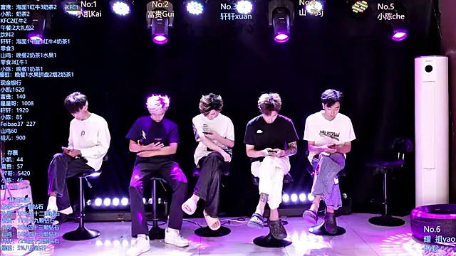 Snapshot of AOA-boy chatting on 05/07/26, 11:10 AOA-boy online show from 05/07/26, 11:10