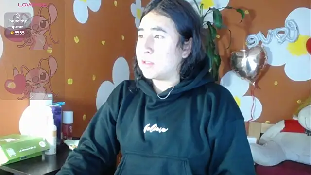 Snapshot of VirellaAshford chatting on 04/15/26, 10:11 VirellaAshford online show from 04/15/26, 10:11