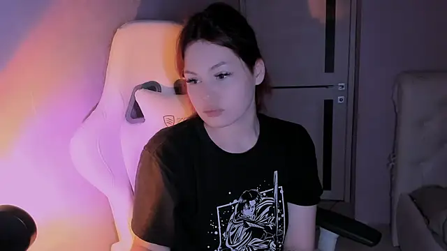 CrazyNextDoorGirl online show from 07/11/26, 08:44