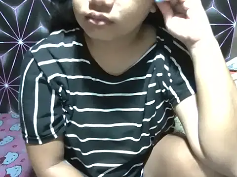 Snapshot of Flowerbebe chatting on 05/01/26, 06:01 Flowerbebe online show from 05/01/26, 06:01