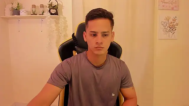 Snapshot of sexy_andres01 chatting on 03/12/26, 01:28 sexy andres01 online show from 03/12/26, 01:28