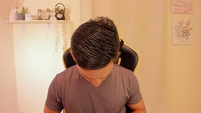 Snapshot of sexy_andres01 chatting on 03/13/26, 11:33 sexy andres01 online show from 03/13/26, 11:33