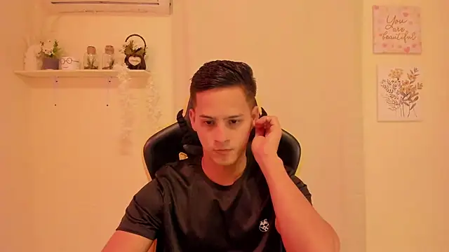 Snapshot of sexy_andres01 chatting on 03/15/26, 12:16 sexy andres01 online show from 03/15/26, 12:16