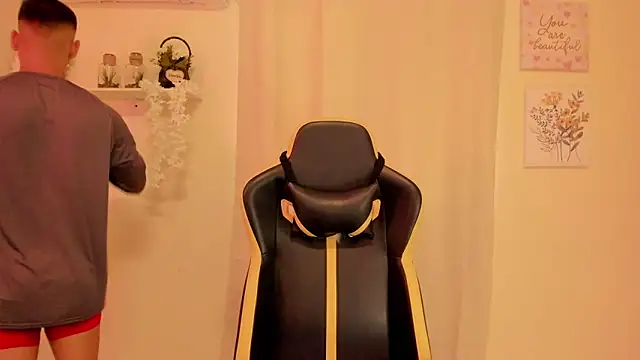 Snapshot of sexy_andres01 chatting on 03/18/26, 01:36 sexy andres01 online show from 03/18/26, 01:36