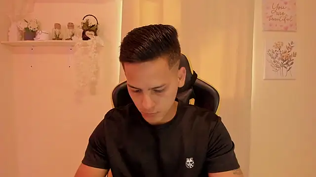 Snapshot of sexy_andres01 chatting on 03/19/26, 03:16 sexy andres01 online show from 03/19/26, 03:16