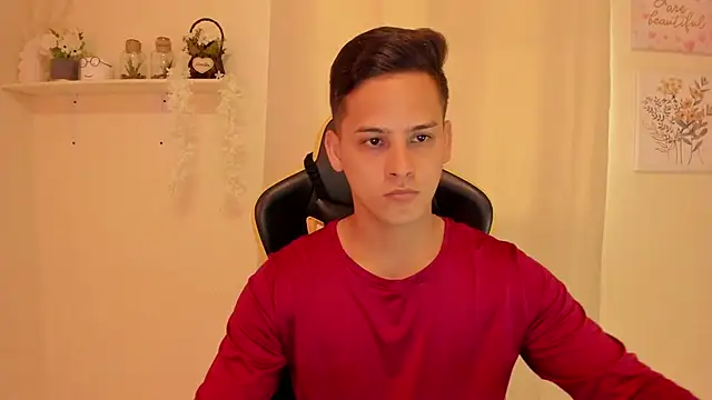 Snapshot of sexy_andres01 chatting on 04/10/26, 02:55 sexy andres01 online show from 04/10/26, 02:55