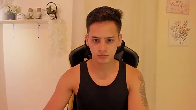 Snapshot of sexy_andres01 chatting on 04/13/26, 02:11 sexy andres01 online show from 04/13/26, 02:11