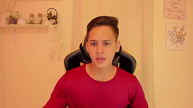 Snapshot of sexy_andres01 chatting on 04/14/26, 02:01 sexy andres01 online show from 04/14/26, 02:01