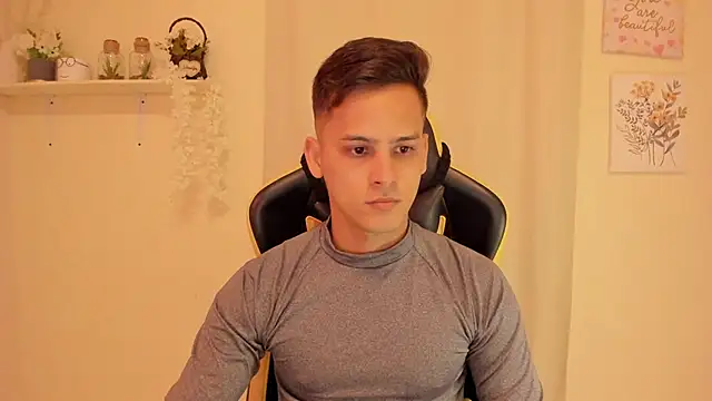 Snapshot of sexy_andres01 chatting on 04/16/26, 10:56 sexy andres01 online show from 04/16/26, 10:56