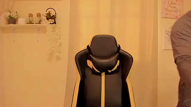 Snapshot of sexy_andres01 chatting on 04/17/26, 02:53 sexy andres01 online show from 04/17/26, 02:53