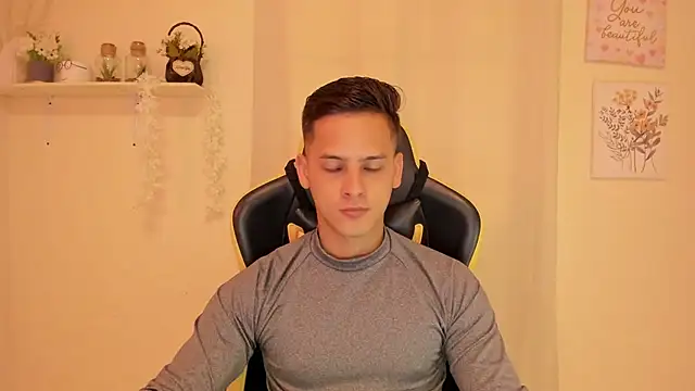 Snapshot of sexy_andres01 chatting on 04/18/26, 01:59 sexy andres01 online show from 04/18/26, 01:59