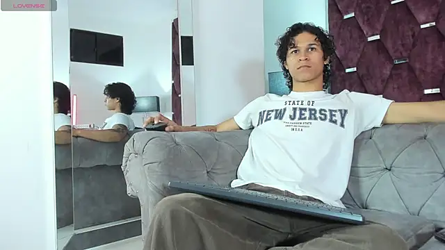 Snapshot of TonyBenedetti chatting on 03/15/26, 08:26 TonyBenedetti online show from 03/15/26, 08:26