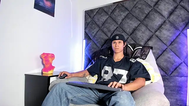 Snapshot of TonyBenedetti chatting on 03/20/26, 10:42 TonyBenedetti online show from 03/20/26, 10:42