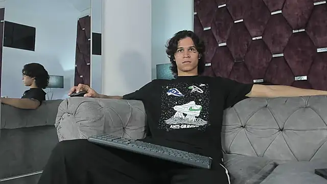 Snapshot of TonyBenedetti chatting on 03/24/26, 08:25 TonyBenedetti online show from 03/24/26, 08:25